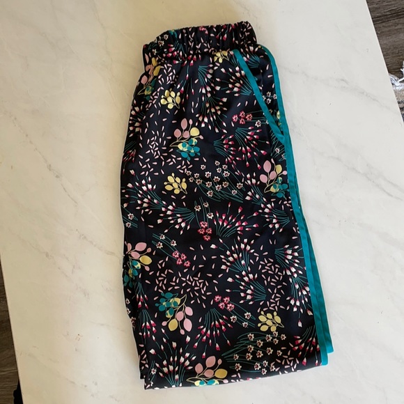 🌿Floral Print Pant - Picture 2 of 5